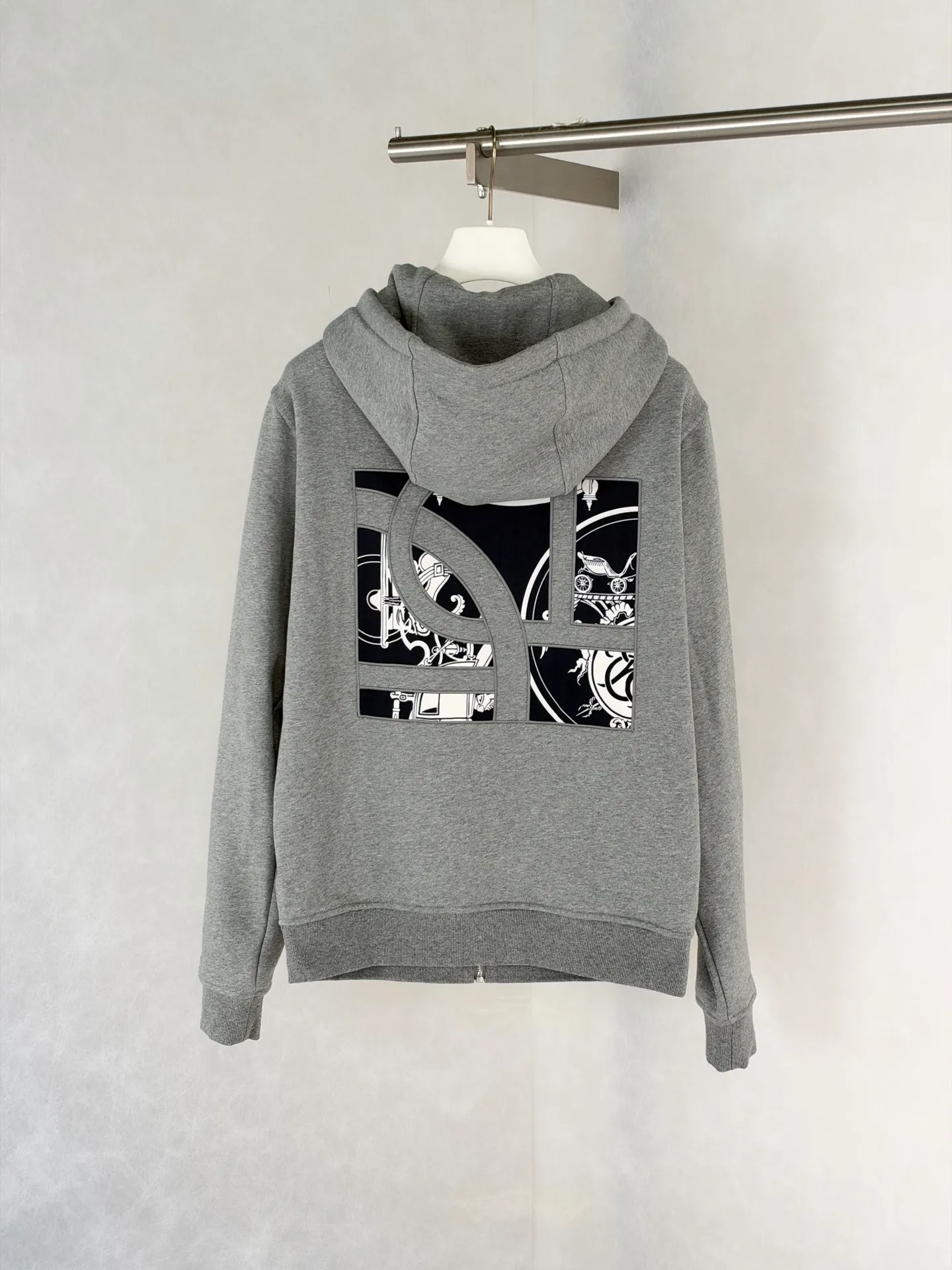 Herme*/ ，Black White ， ，Silver ， Size：S/M/L/XL